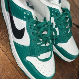 Air Jordan low green women 9.5 men’s 8